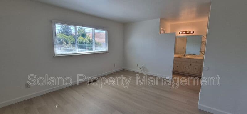Fairfield House: 5023 Oakbrook Cir
