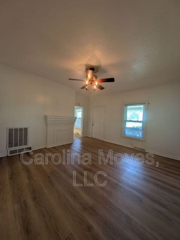 Greenville House: 38 Blake St