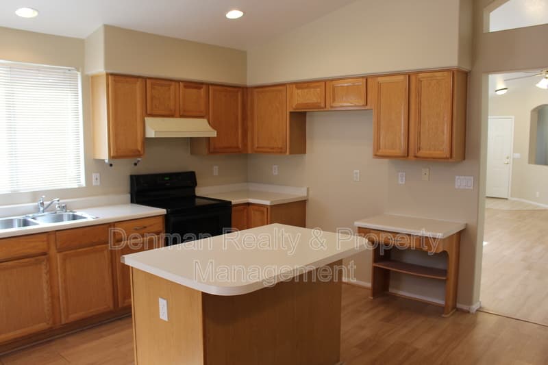 Chandler House: 807 W. Kesler Lane