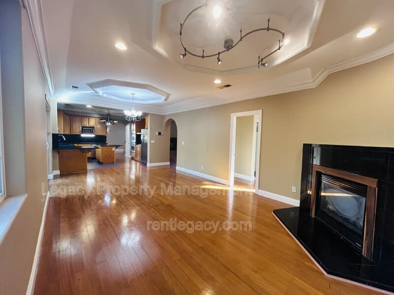 Fairfield House: 2136 Fieldcrest Ave