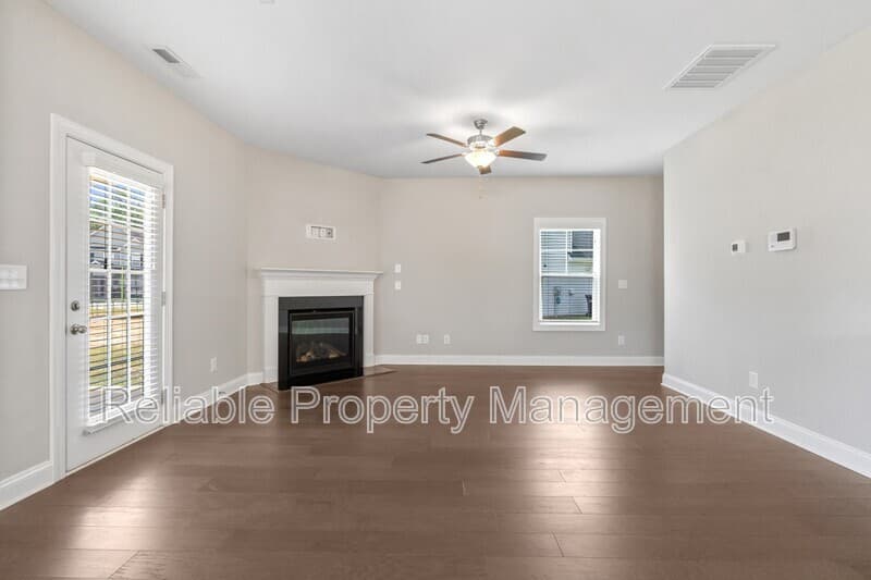Clayton House: 102 Wicklow Ct