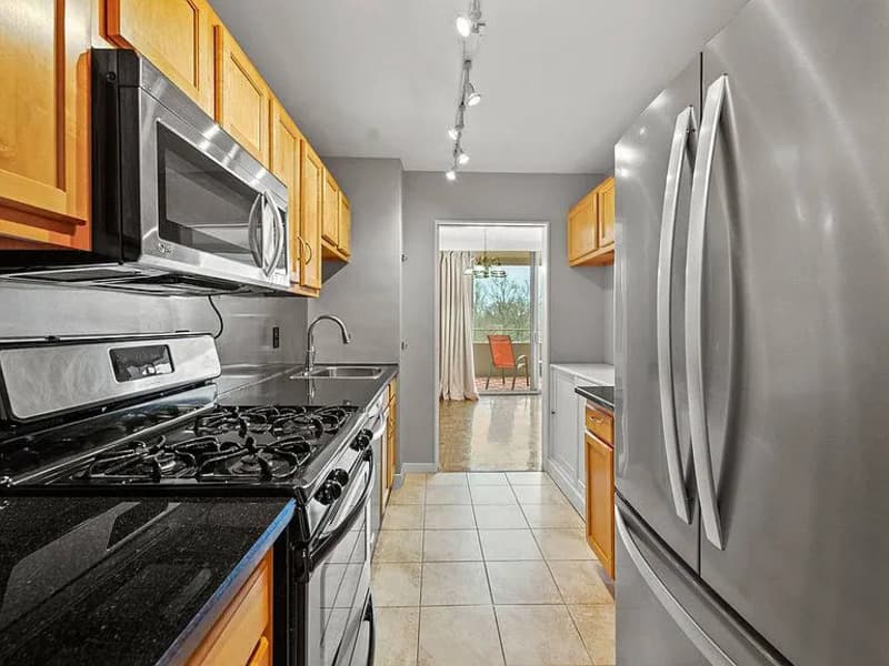 Cincinnati Condo: 2324 Madison Rd