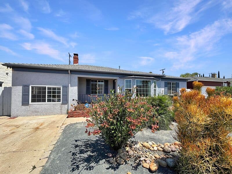 La Mesa House: 7340 W Point Ave