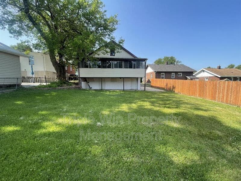 St. Louis House: 9425 Burdella Ave.