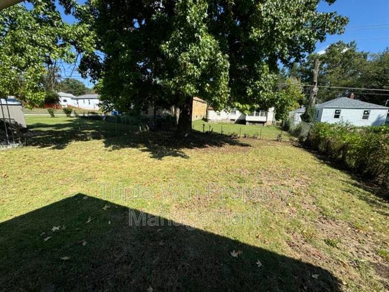 Saint Louis House: 7417 Pleaseway Drive
