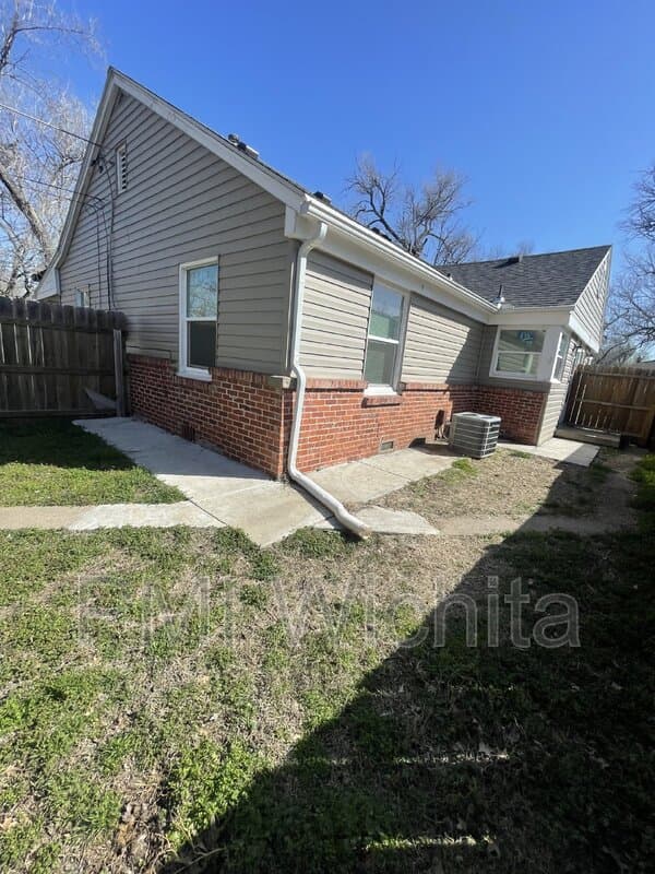 Wichita Condo: 1853 South Grove Street
