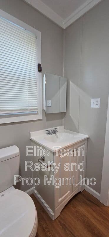 Kings Mountain House: 918 Mountain Crest Dr