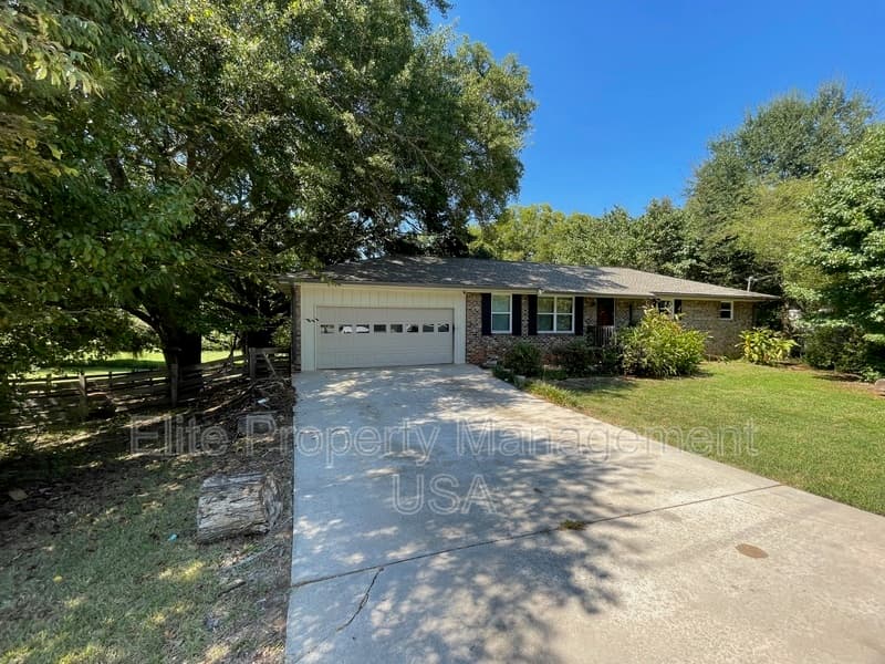 Gainesville House: 3742 Mountain View Road