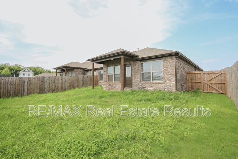 Centerton Condo: 480 Rama St