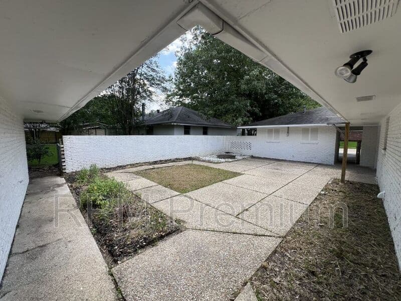 Baton Rouge House: 10444 Browning Dr.