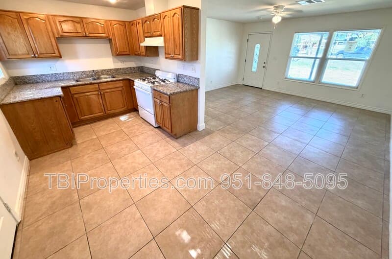 Riverside House: 8756 Greenpoint Ave