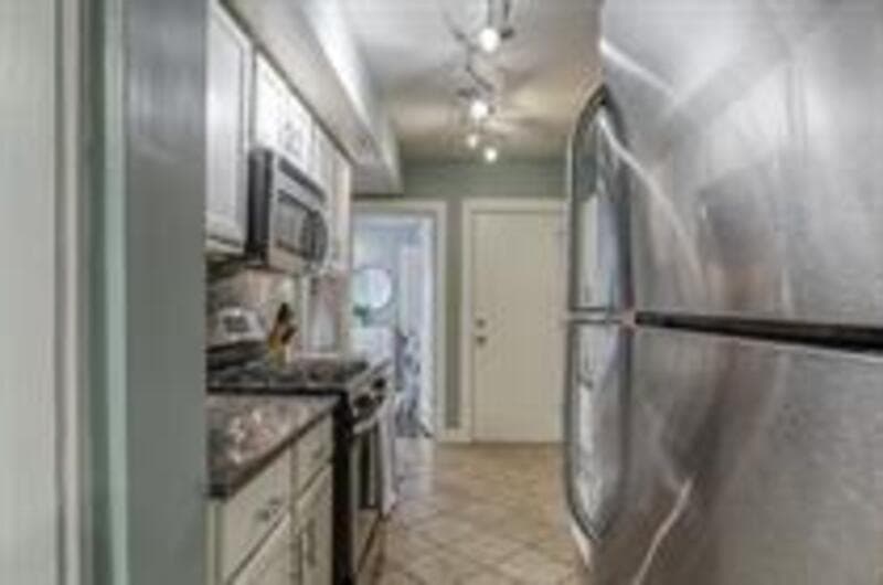 Kansas City Condo: 3400 Gillham Rd - 1N