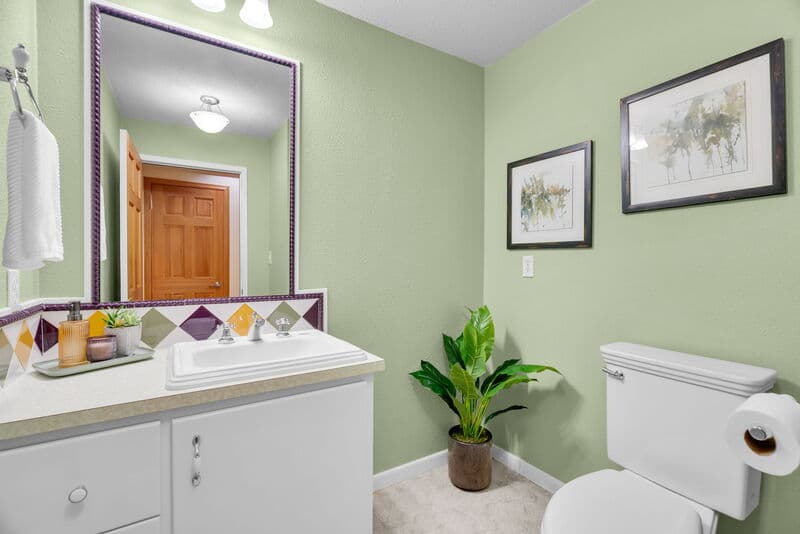 Portland House: 9255 Southwest Boones Ferry Road
