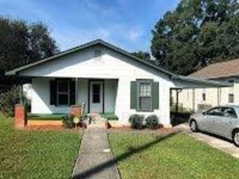 Rossville House: 711 Flegal Avenue