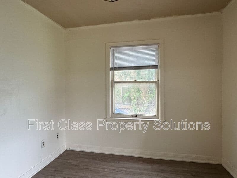Oklahoma City House: 1904 NE 25th St