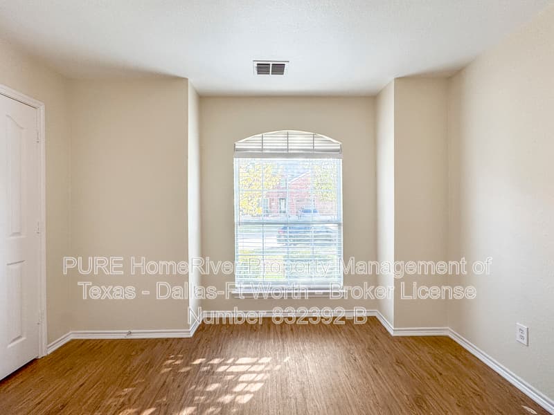 Forney House: 128 Redbud Dr