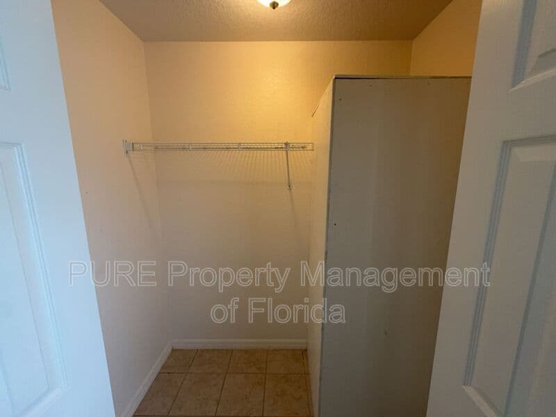 Ocala House: 7455 Midway Terrace