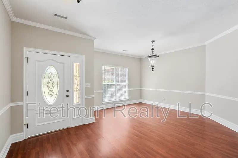North Augusta House: 932 Sudlow Lake Road