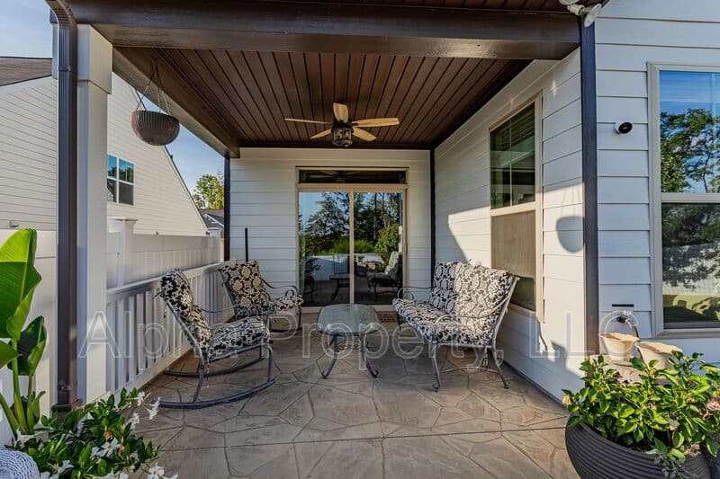 Greenville House: 14 Burl Ct
