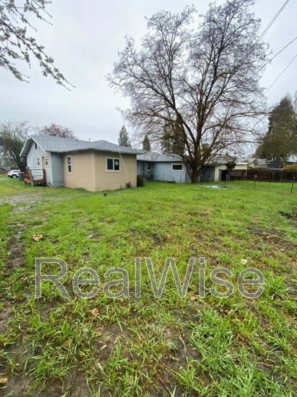 Medford House: 512 Pearl St