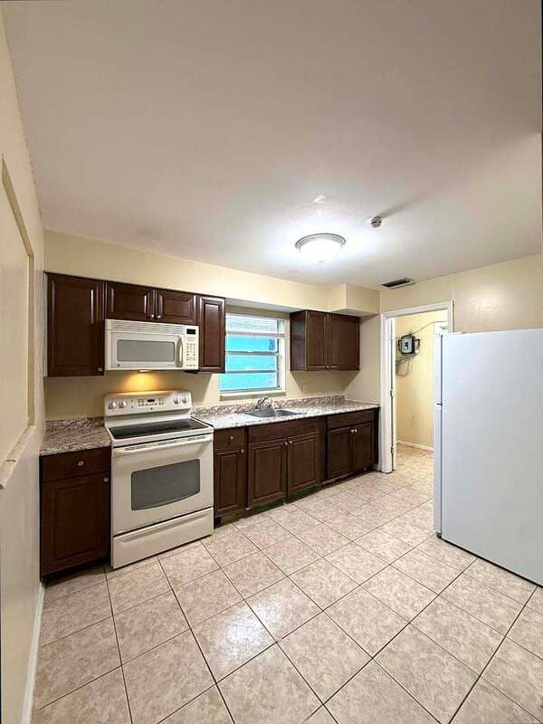 Fort Myers House: 2985 Saint Charles Street