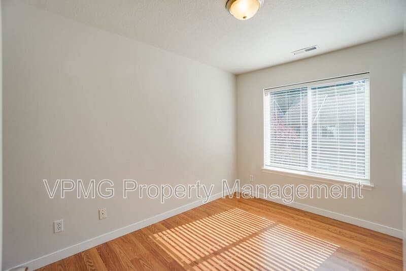 Vancouver Condo: 2837 NE Stapleton Rd