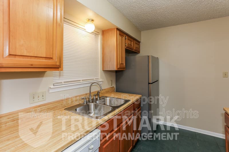 Killeen House: 1120 Royal Crest Dr