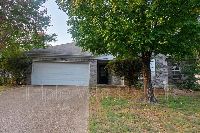 Little Rock House: 12512 Woodbury Dr