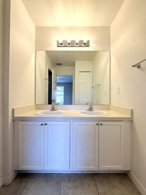 Brandon Townhome: 2516 Oleander Lakes Drive