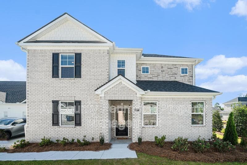 Loganville House: 607 Silver Moon Drive
