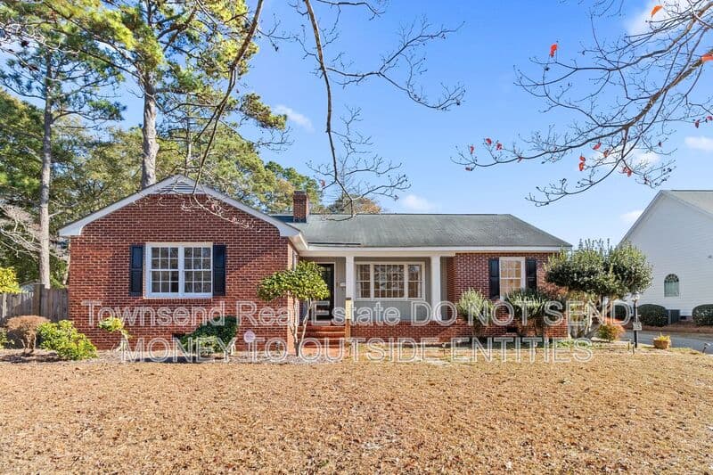 Fayetteville House: 315 Fairfield Dr.