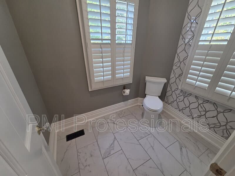 Murfreesboro House: 401 E Main St