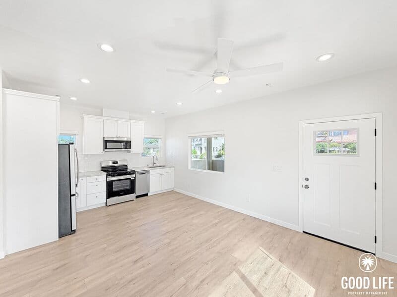 San Diego House: 5108 Savannah St