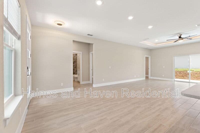 Poinciana House: 302 Elderberry Ct