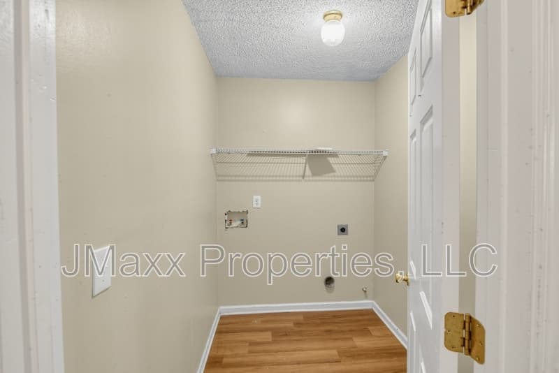 Lithonia House: 1560 Rogers Crossing Dr