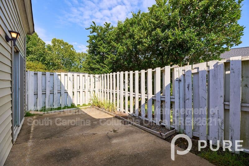 West Columbia House: 1290 Hulon Circle