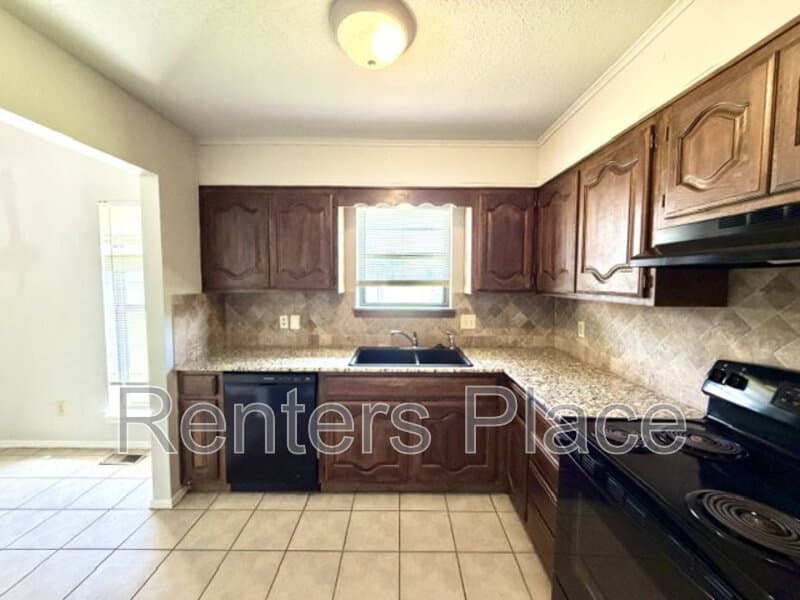 Tulsa House: 1525 E 73rd Pl