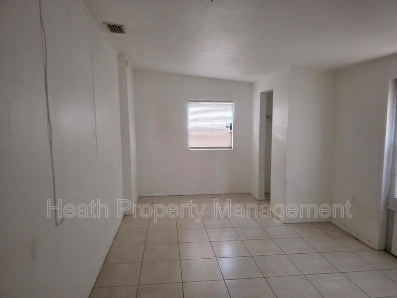 Largo House: 504 6th Ave NW