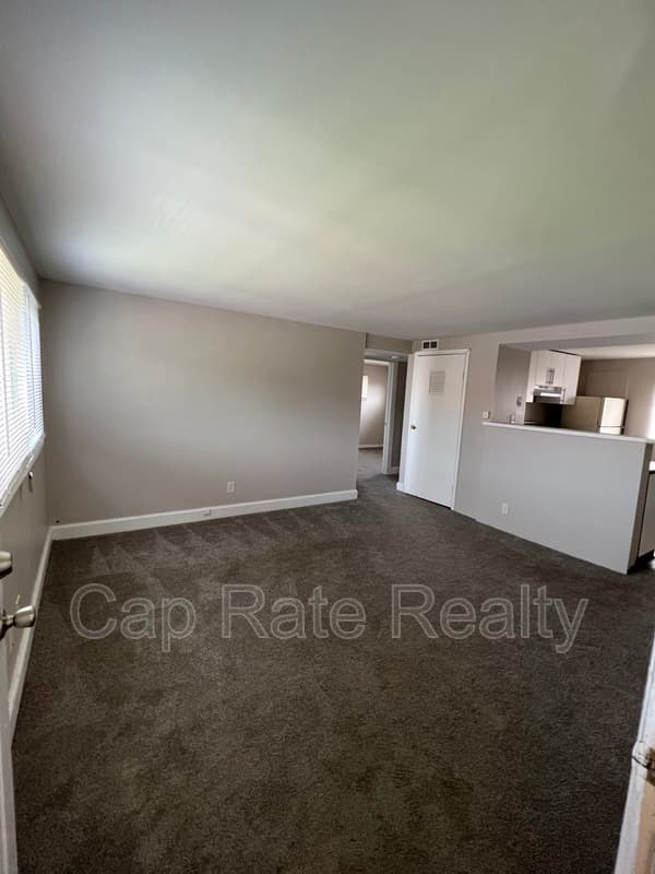 Columbus House: 3632 Cushing Dr