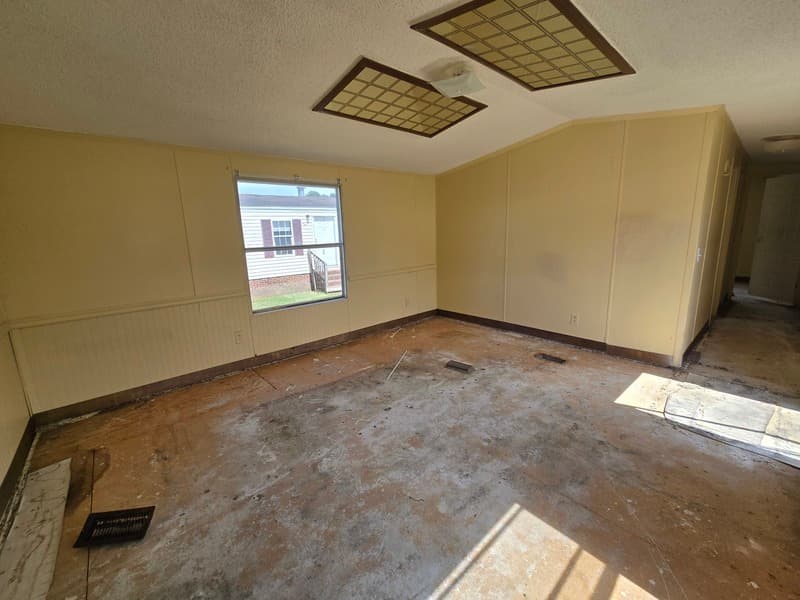 Fayetteville House: 2115 Cattail Cir