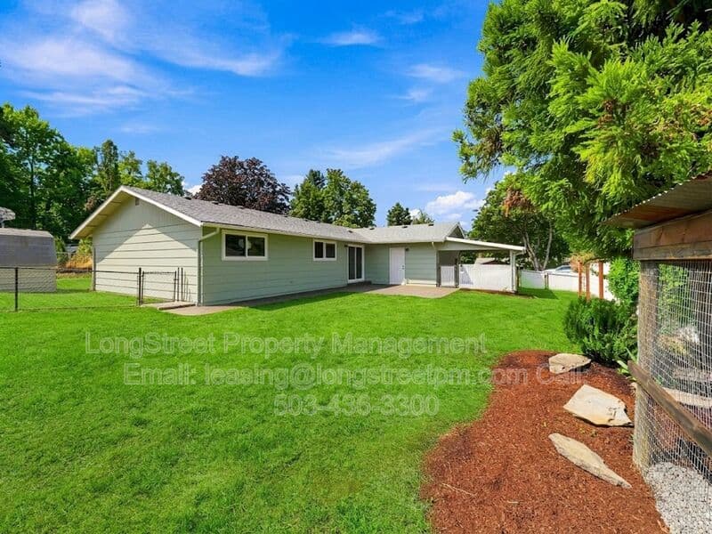 Beavercreek House: 22032 S Dans Ave