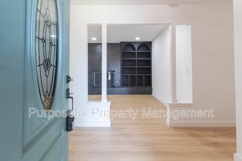 Spencer House: 8913 Bentree Country Way