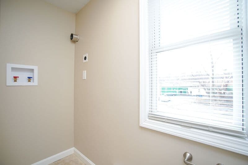 Agawam Condo: 62 Suffield St