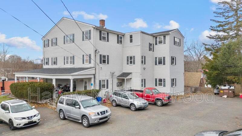 Meriden House: 16 Atkins StreetUnit 4