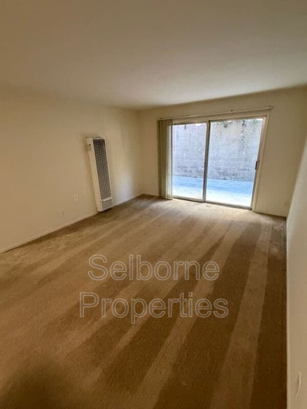 Oakland House: 407 Fairmount Ave