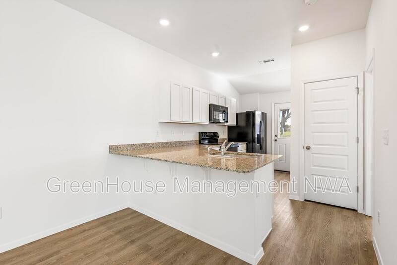 Unit B
Siloam Springs House: 412 W Cloud Dr