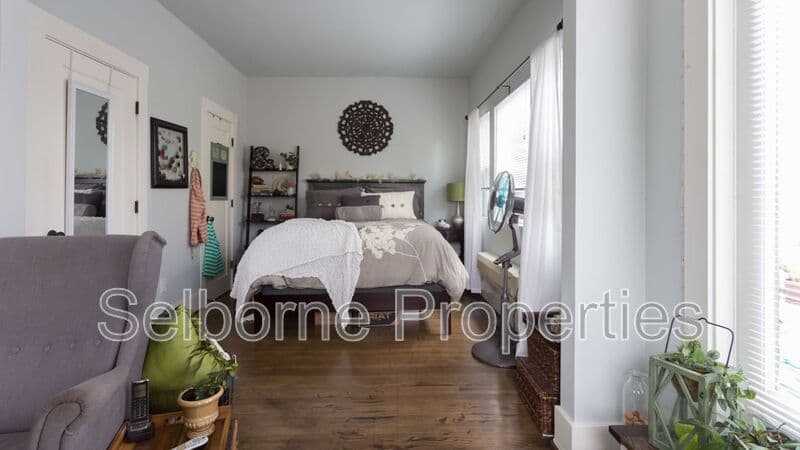 Oakland House: 5208 Fleming Ave
