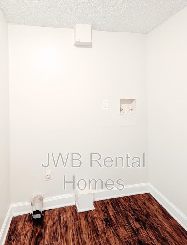 Jacksonville House: 3137 1st St W