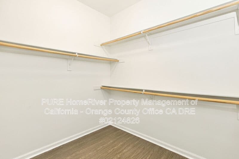 Lake Forest House: 208 El Paseo