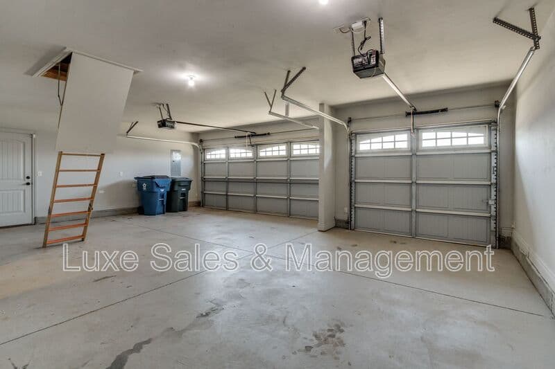 Edmond House: 6133 Oxnard St